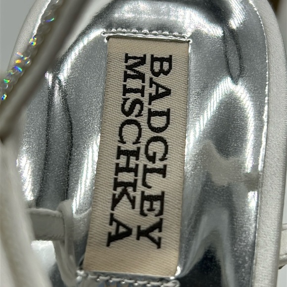 B2458- Badgley Mischka Frida White Satin Rhinestone Platform Sandals Sz 8.5 NWT - Picture 10 of 12